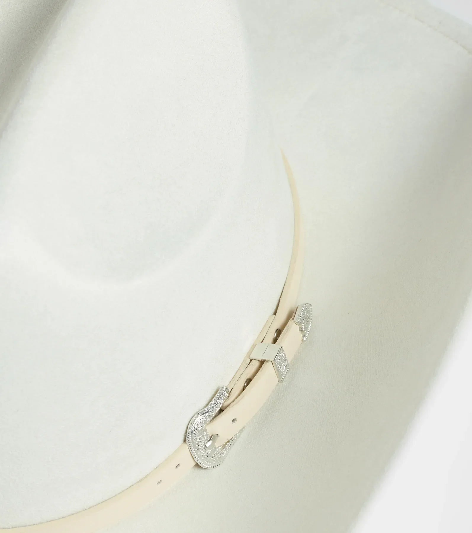 Countryside Chic Buckle Strap Cowboy Hat