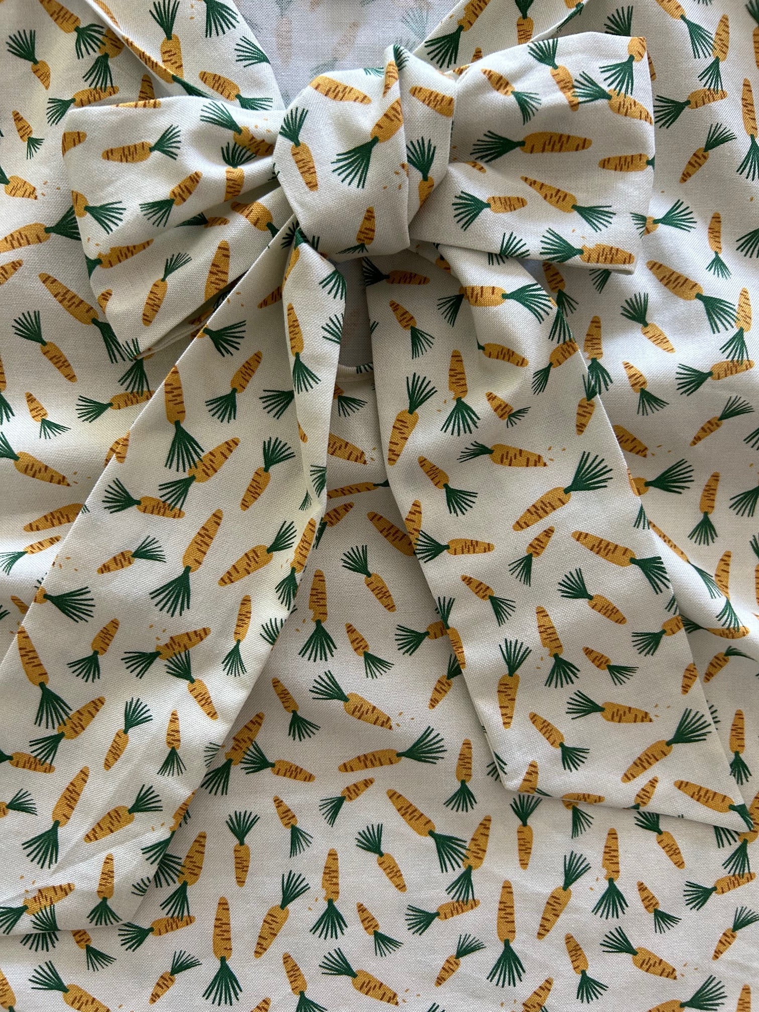 Vintage Style Bow Top in Carrots Print