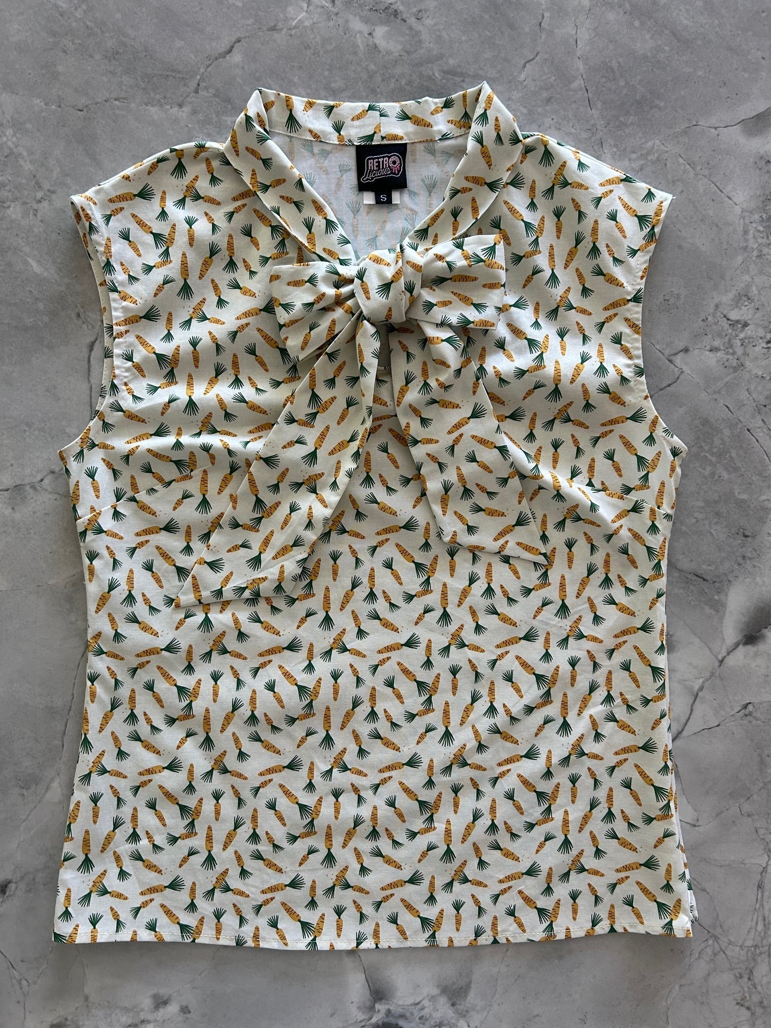 Vintage Style Bow Top in Carrots Print