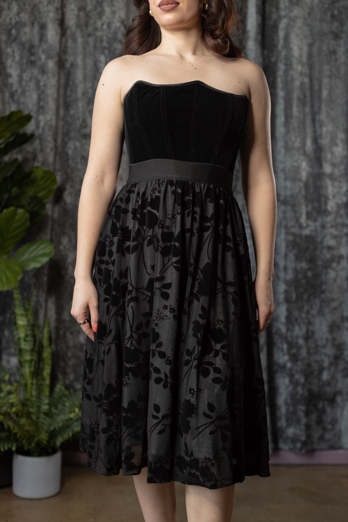 The Mysteria Velvet Flocked Gothic Floral Full Skirt